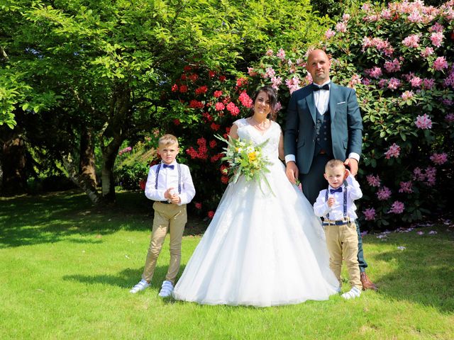 Le mariage de Gaël et Sarah à Plougonven, Finistère 33