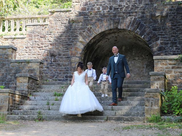 Le mariage de Gaël et Sarah à Plougonven, Finistère 48