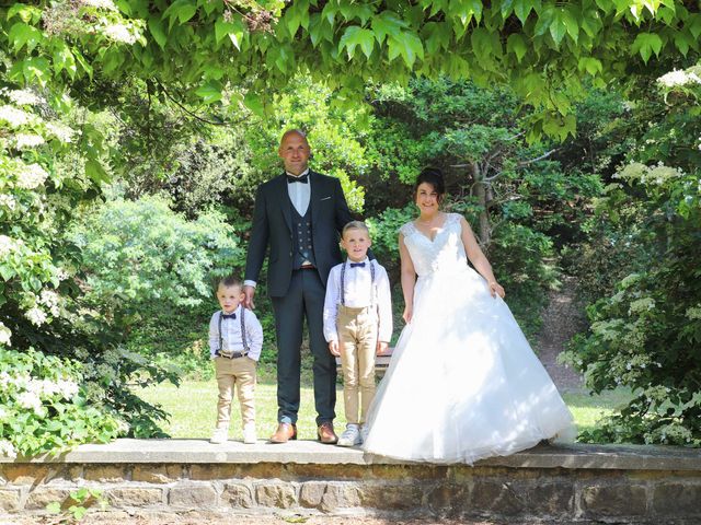 Le mariage de Gaël et Sarah à Plougonven, Finistère 53