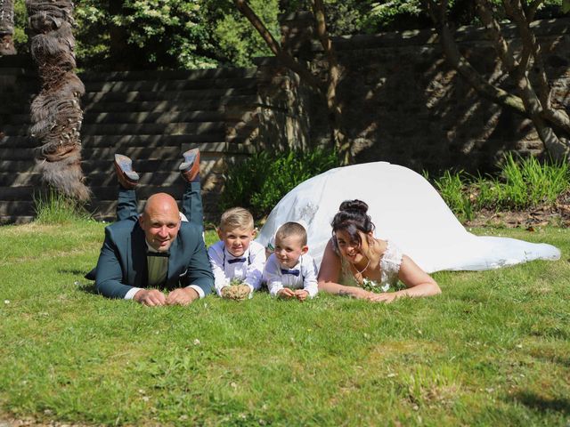 Le mariage de Gaël et Sarah à Plougonven, Finistère 55