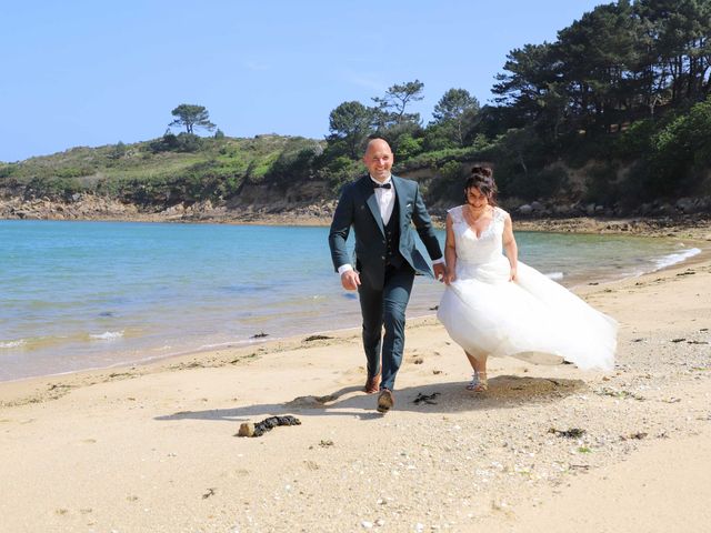 Le mariage de Gaël et Sarah à Plougonven, Finistère 59