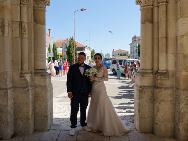 Le mariage de Jason et Clara à Cartelègue, Gironde 19