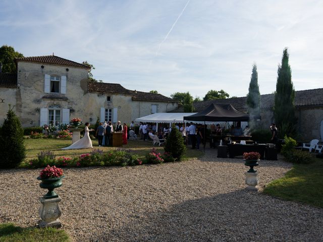 Le mariage de Jason et Clara à Cartelègue, Gironde 34