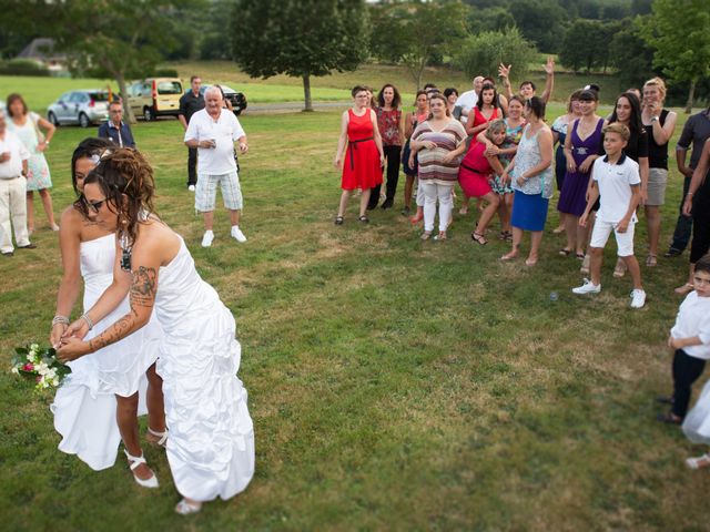 Le mariage de Laura et Jessica à Argentat, Corrèze 10