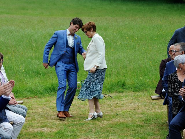 Le mariage de Nicolas et Léna à Saint-Donan, Côtes d&apos;Armor 17