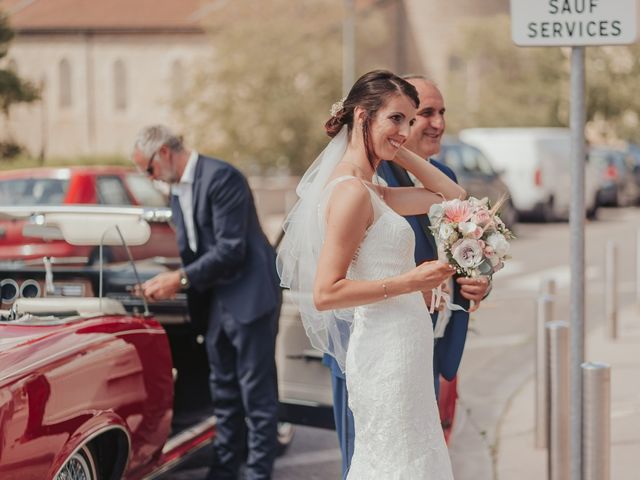 Le mariage de Julien et Tiphaine à Chambles, Loire 23