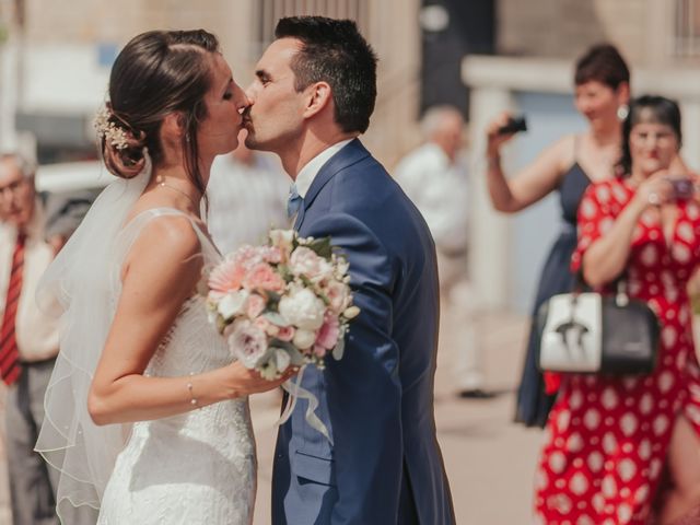 Le mariage de Julien et Tiphaine à Chambles, Loire 24