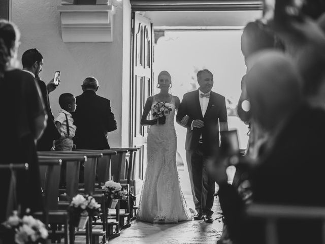 Le mariage de Julien et Tiphaine à Chambles, Loire 34