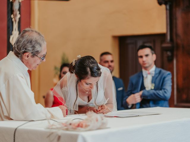 Le mariage de Julien et Tiphaine à Chambles, Loire 49