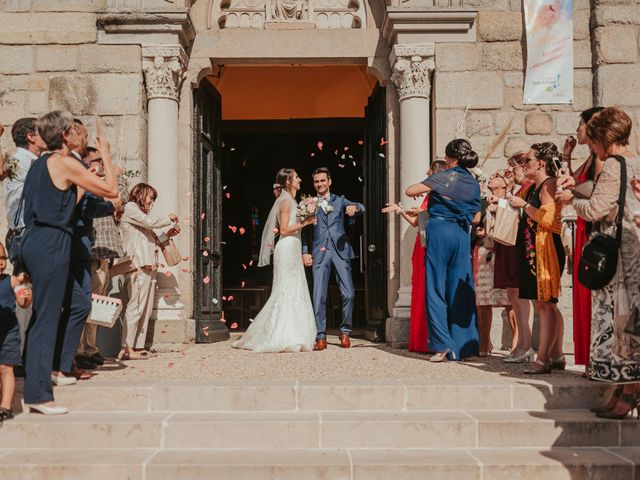 Le mariage de Julien et Tiphaine à Chambles, Loire 50