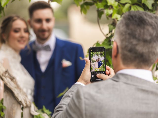 Le mariage de Alexandre et Chloe à Monteux, Vaucluse 7