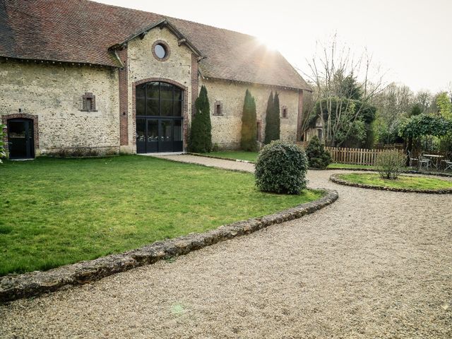 Le mariage de Adrien et Camille à Voisins-le-Bretonneux, Yvelines 35