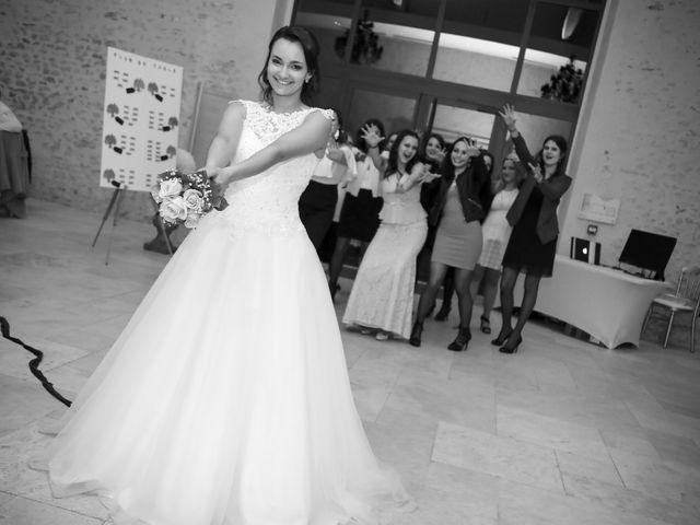 Le mariage de Adrien et Camille à Voisins-le-Bretonneux, Yvelines 84