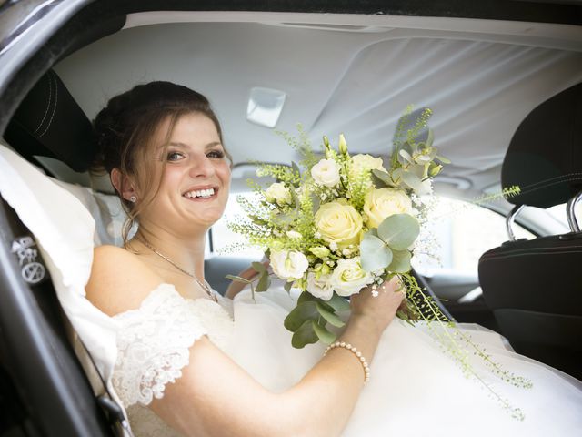 Le mariage de Anthony et Yseult à Saint-Étienne-des-Oullières, Rhône 13