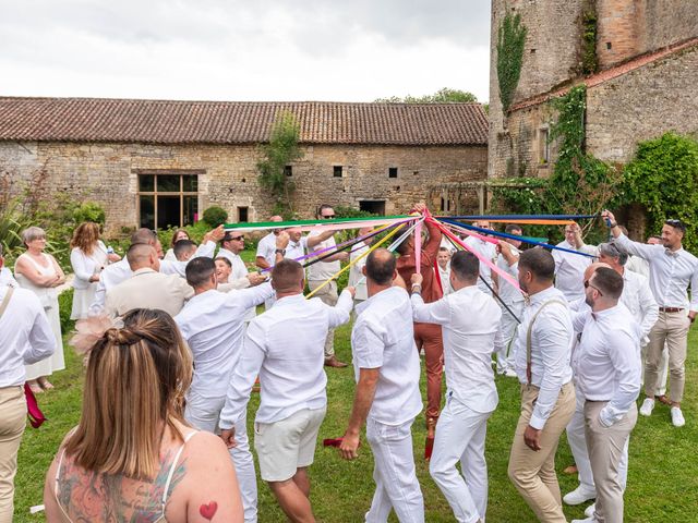 Le mariage de Alexandre et Lauren à Vouvant, Vendée 7