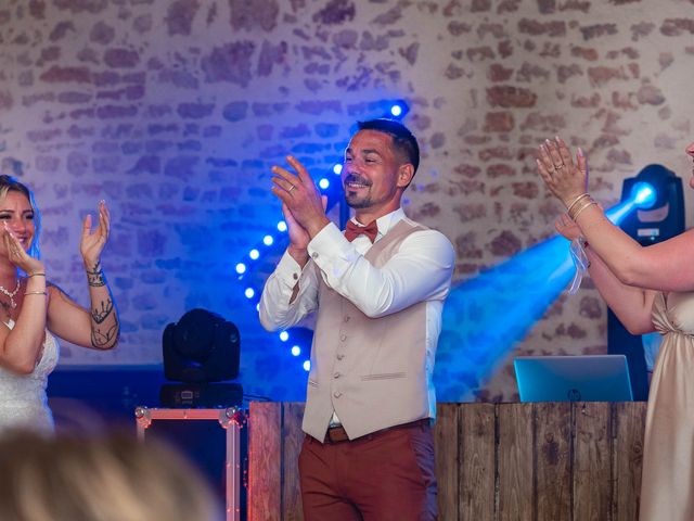 Le mariage de Alexandre et Lauren à Vouvant, Vendée 12