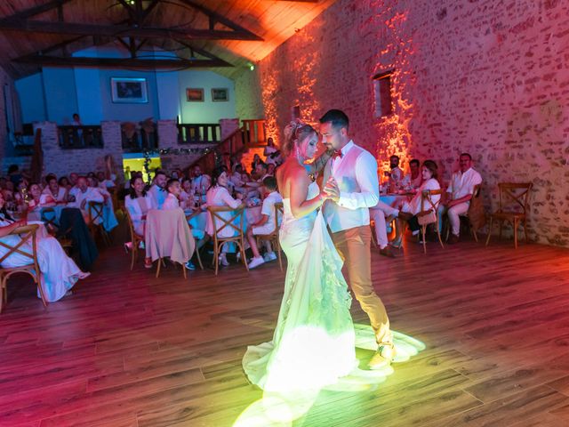 Le mariage de Alexandre et Lauren à Vouvant, Vendée 13