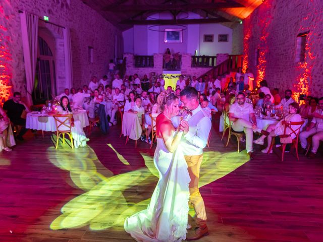 Le mariage de Alexandre et Lauren à Vouvant, Vendée 14