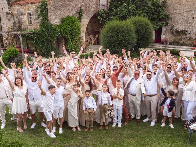 Le mariage de Alexandre et Lauren à Vouvant, Vendée 19