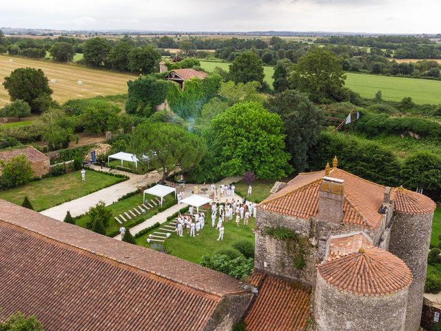 Le mariage de Alexandre et Lauren à Vouvant, Vendée 20