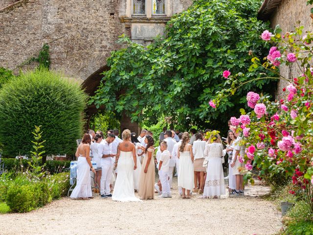 Le mariage de Alexandre et Lauren à Vouvant, Vendée 27