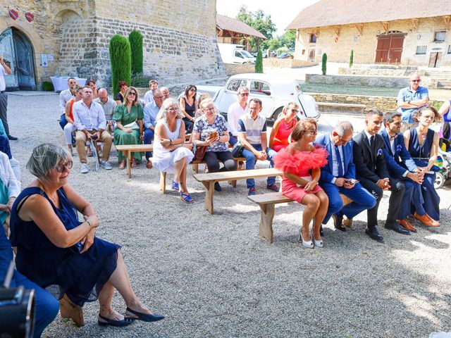 Le mariage de Loïc et Emilie à Saint-Hilaire-de-Brens, Isère 25