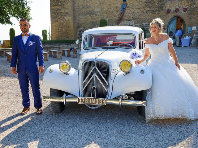 Le mariage de Loïc et Emilie à Saint-Hilaire-de-Brens, Isère 39