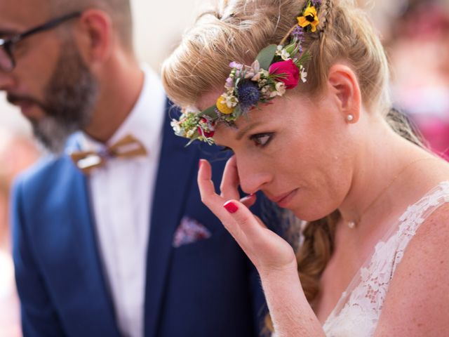 Le mariage de Alexandre et Elodie à Berneuil, Charente Maritime 16