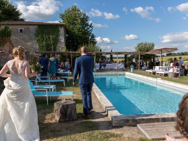 Le mariage de Alexandre et Elodie à Berneuil, Charente Maritime 33