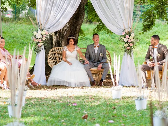 Le mariage de Bastien et Tiffany à Saint-Jean-le-Vieux, Ain 12