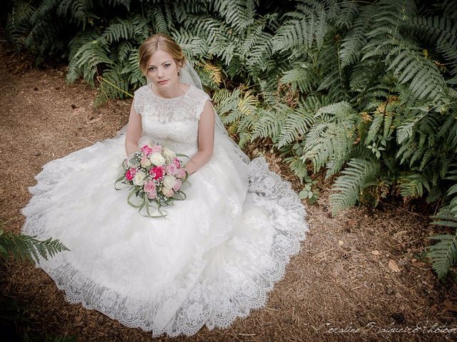 Le mariage de Simon et Olivia à Val-de-Reuil, Eure 23