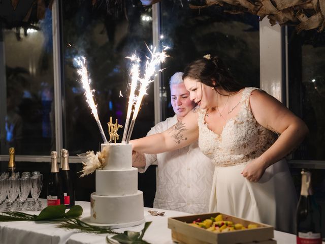 Le mariage de Anaïs et Angéline à La Tour-de-Salvagny, Rhône 1