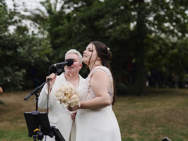 Le mariage de Anaïs et Angéline à La Tour-de-Salvagny, Rhône 17