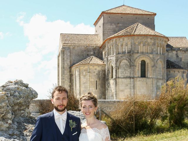 Le mariage de Thibaut et Mathilde à Vaux-sur-Mer, Charente Maritime 44