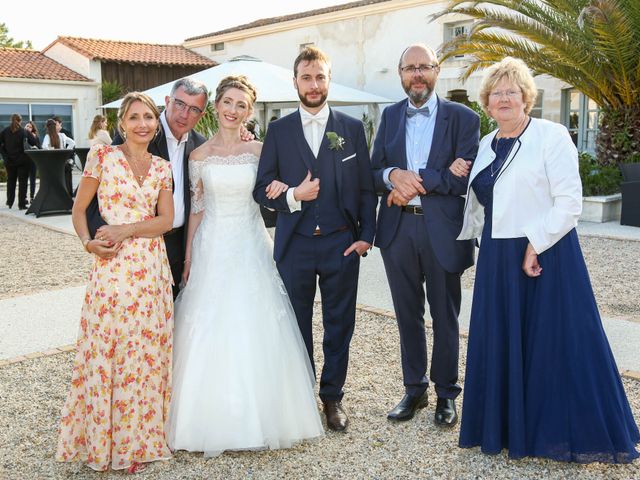 Le mariage de Thibaut et Mathilde à Vaux-sur-Mer, Charente Maritime 69