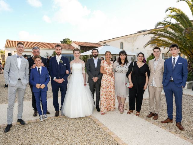 Le mariage de Thibaut et Mathilde à Vaux-sur-Mer, Charente Maritime 73