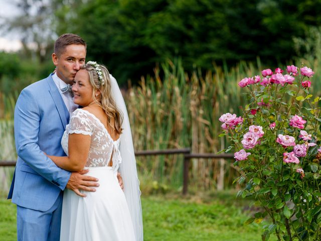 Le mariage de Romain et Laurine à Saint-Ouen-de-Thouberville, Eure 45