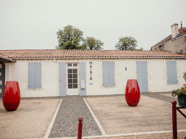 Le mariage de Sylvain  et Victoria à Trizay, Charente Maritime 1