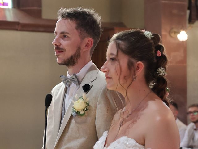 Le mariage de Valentin et Lucie à Bitche, Moselle 12