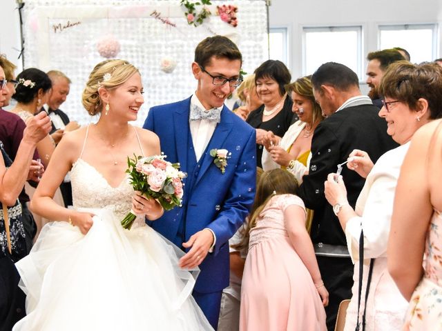 Le mariage de Thomas et Charlotte  à Calais, Pas-de-Calais 1