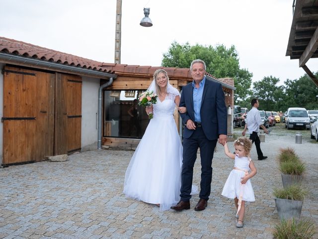 Le mariage de Julien et Alexandra à Mornand-en-Forez, Loire 5