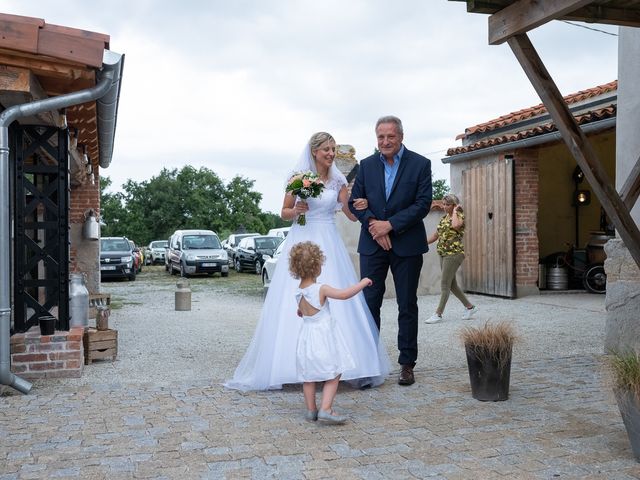 Le mariage de Julien et Alexandra à Mornand-en-Forez, Loire 6