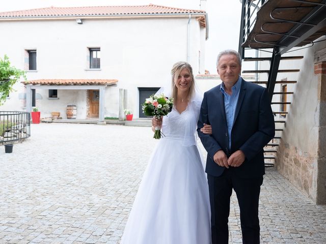 Le mariage de Julien et Alexandra à Mornand-en-Forez, Loire 7