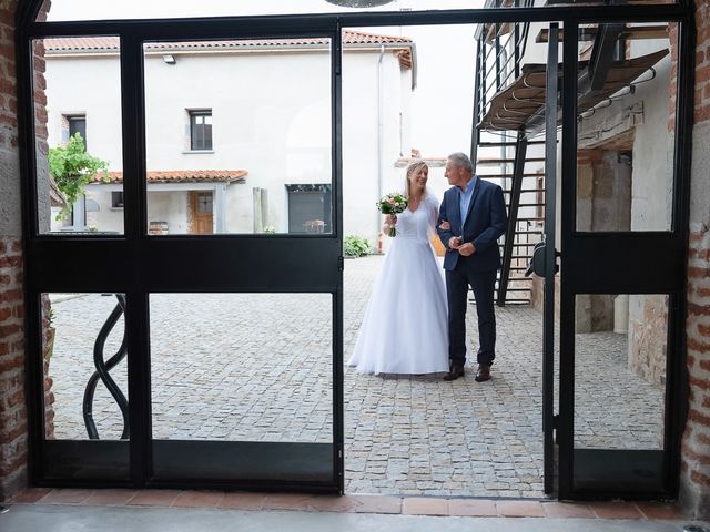 Le mariage de Julien et Alexandra à Mornand-en-Forez, Loire 8