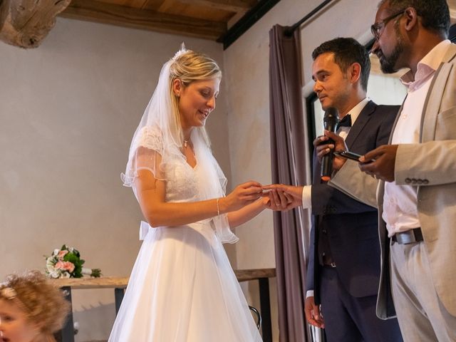 Le mariage de Julien et Alexandra à Mornand-en-Forez, Loire 30