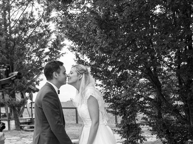 Le mariage de Julien et Alexandra à Mornand-en-Forez, Loire 1