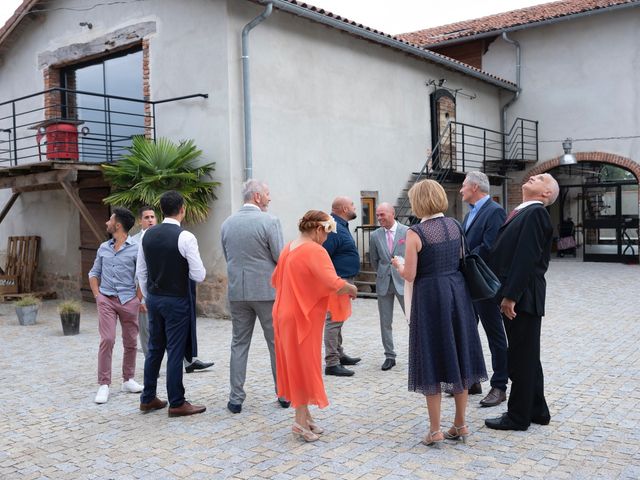 Le mariage de Julien et Alexandra à Mornand-en-Forez, Loire 3