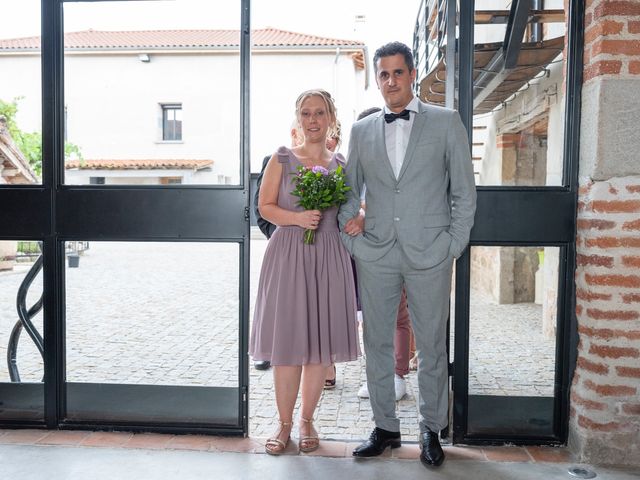 Le mariage de Julien et Alexandra à Mornand-en-Forez, Loire 10