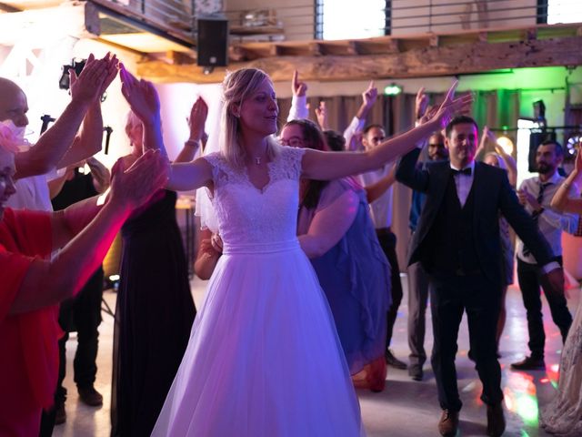 Le mariage de Julien et Alexandra à Mornand-en-Forez, Loire 89