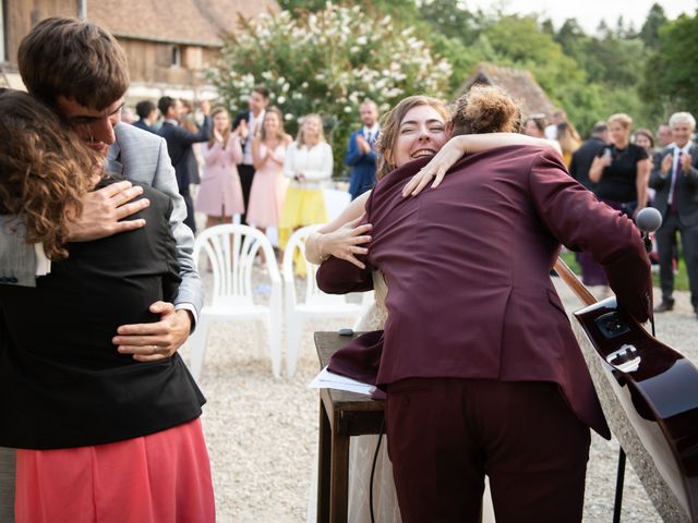 Le mariage de Etienne et Virginie à Irai, Orne 85